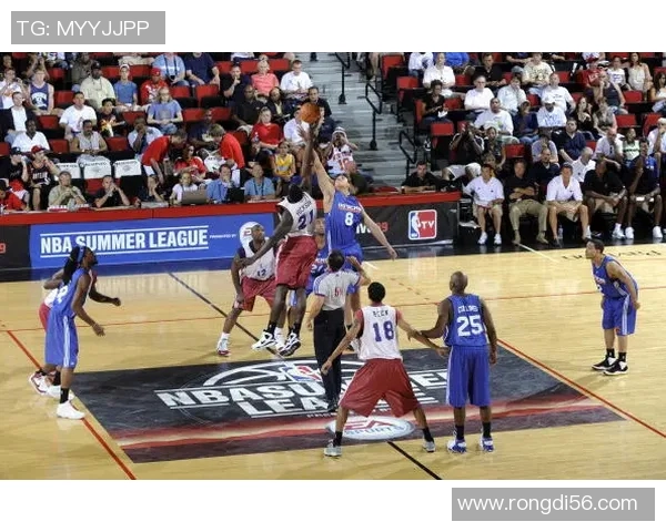 CBA联赛激战正酣深圳队迎战辽宁队争夺季后赛席位